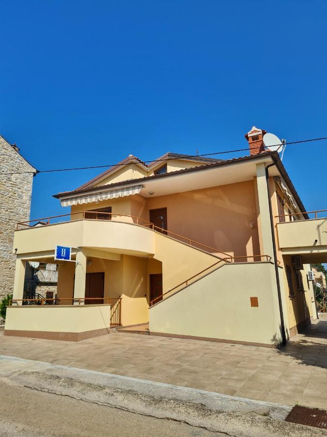 Apartment Manuel Новиград Екстериор снимка